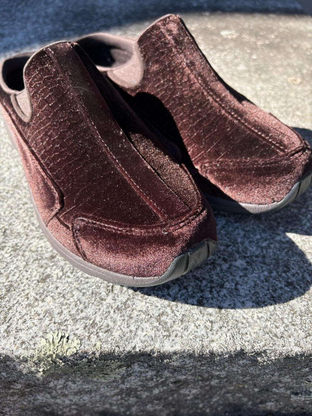 NWOT  Brown Velvet Easy Spirit Traveltime Clogs  Sz 9.5 M